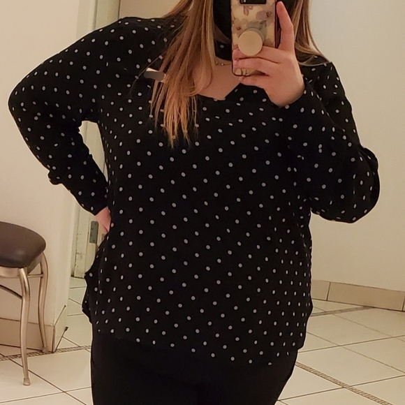 ✨️2/$20 Long Sleeve Dot Blouse - Picture 5 of 5